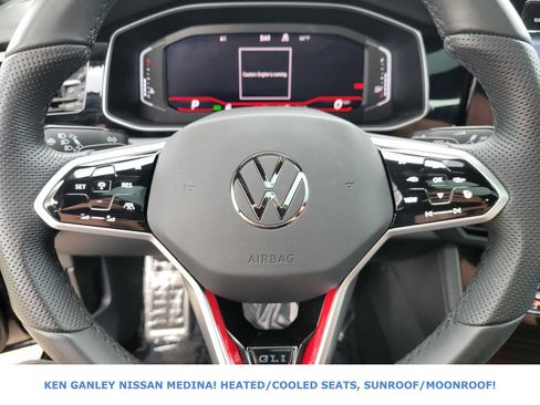 Used 2025 Volkswagen Jetta GLI Autobahn FWD image 31
