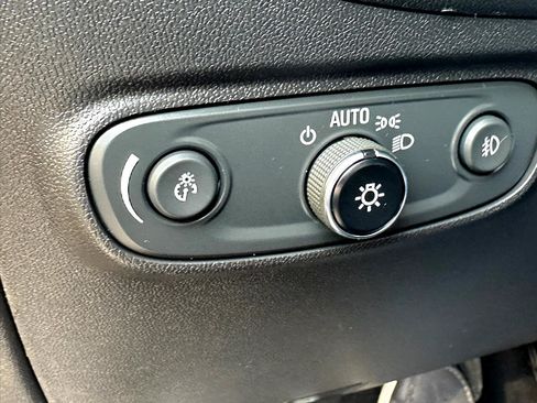 Used 2021 Chevrolet Equinox LT image 36