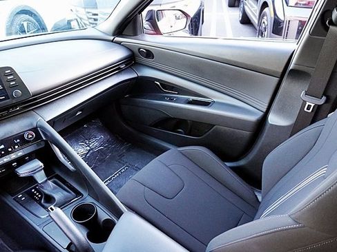 Used 2025 Hyundai Elantra Sport image 20