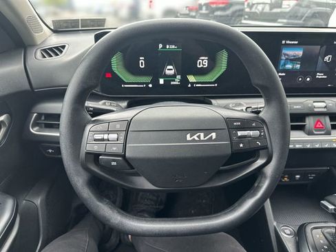 Used 2025 Kia K4 LXS image 16