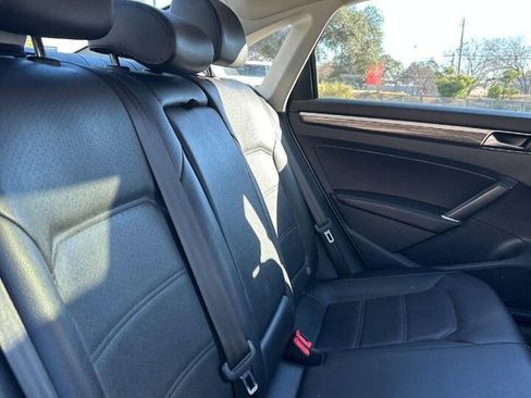 Used 2018 Volkswagen Passat 2.0T SE w/ SE Lighting Package image 39