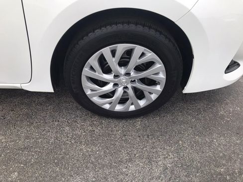 Used 2018 Toyota Corolla LE image 40