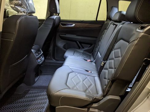 New 2026 Volkswagen Atlas SE image 23