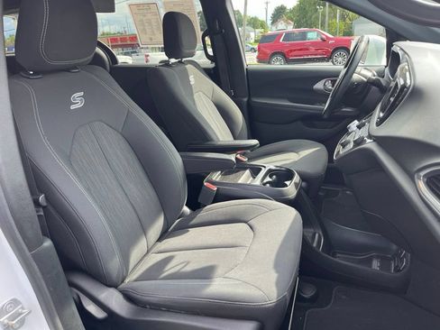 Used 2019 Chrysler Pacifica Touring Plus w/ Advanced Safetytec Group FWD image 10