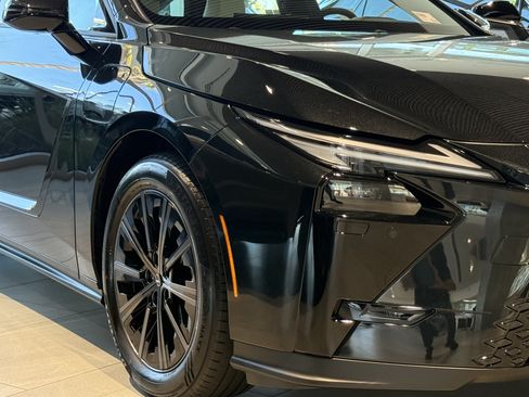 New 2026 Lexus ES 350e FWD image 3