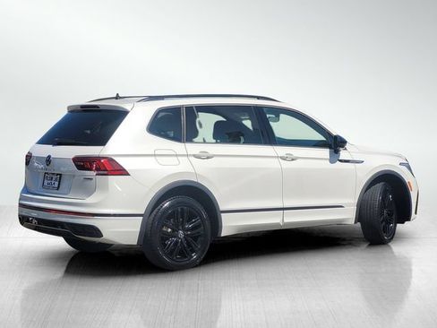 Used 2022 Volkswagen Tiguan SE R-Line AWD/4WD image 4