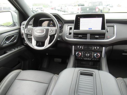 Used 2024 GMC Yukon XL SLT w/ SLT Premium Package AWD/4WD image 13