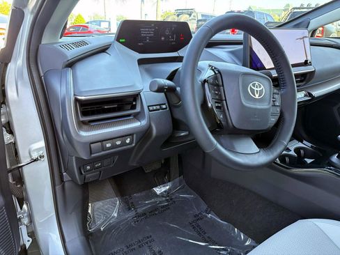 Used 2025 Toyota Prius Limited w/ Limited Premium Package FWD image 21