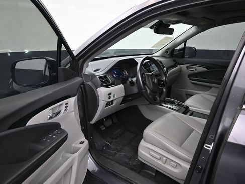 Used 2019 Honda Pilot Touring image 10