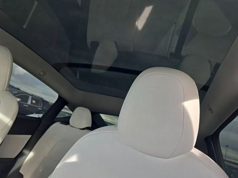 Used 2021 Tesla Model Y Long Range image 14