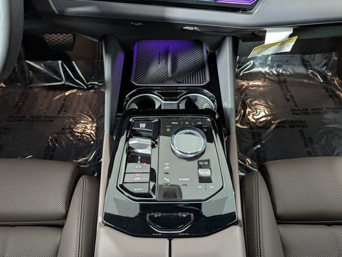 Used 2025 BMW 530i xDrive w/ Premium Package image 38