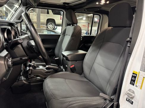 Used 2022 Jeep Gladiator Sport AWD/4WD image 17