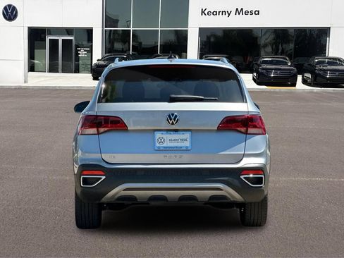 Used 2023 Volkswagen Taos SE FWD image 5