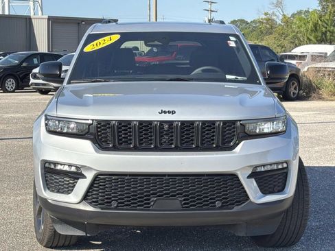 Used 2024 Jeep Grand Cherokee Limited w/ Luxury Tech Group II AWD/4WD image 2