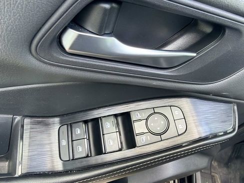 Used 2022 Nissan Rogue SV FWD image 9