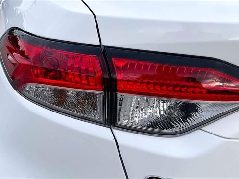 Used 2021 Toyota Corolla LE FWD image 24