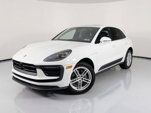 Certified 2026 Porsche Macan AWD/4WD image 1