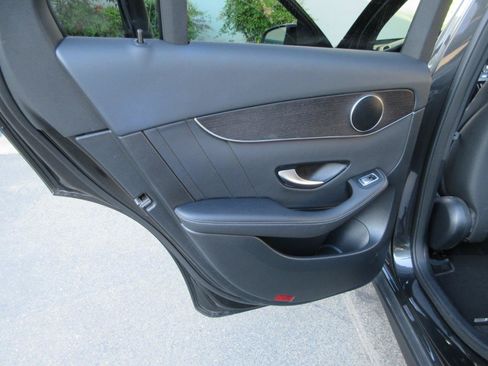 Used 2022 Mercedes-Benz GLC 300 4MATIC image 37