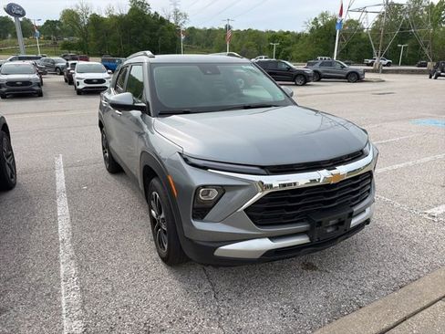 Used 2025 Chevrolet TrailBlazer LT AWD/4WD image 1