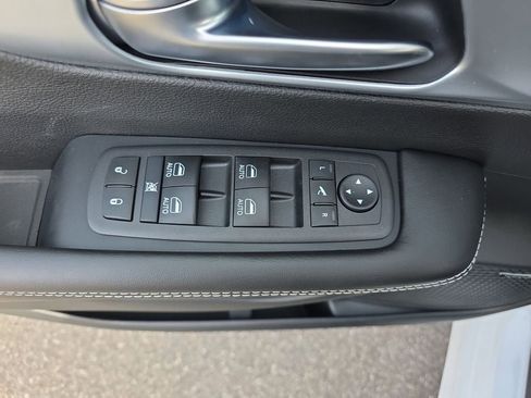 New 2026 Chrysler Pacifica Limited image 32