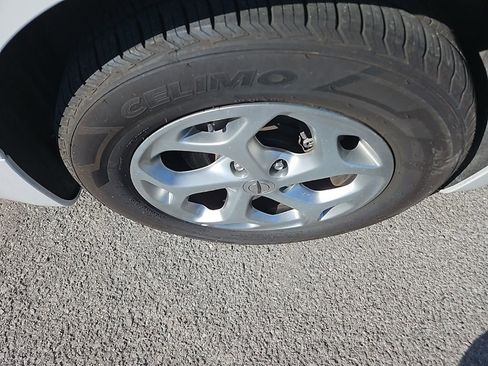 Used 2024 Chrysler Pacifica Limited image 12