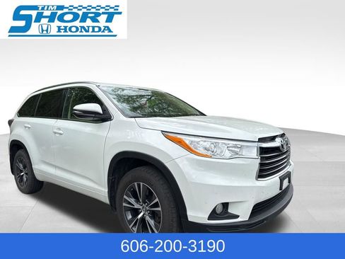 Used 2016 Toyota Highlander XLE image 3