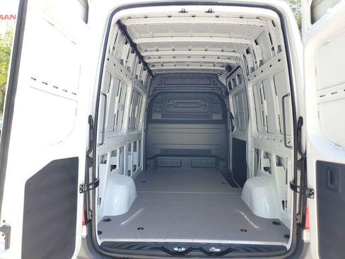 Used 2025 Mercedes-Benz Sprinter 2500 image 12