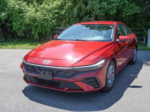 Used 2024 Hyundai Elantra SEL FWD image 4