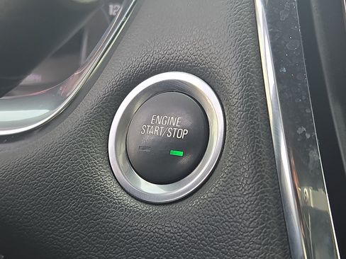 Used 2023 Chevrolet Traverse LT AWD/4WD image 24