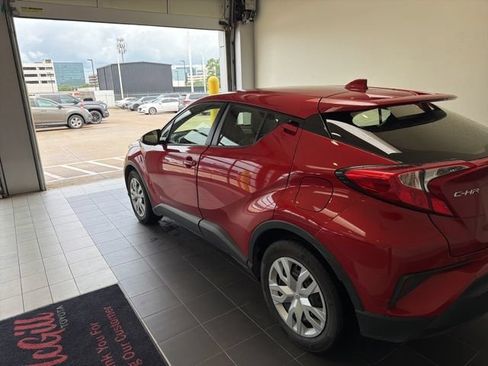 Certified 2020 Toyota C-HR LE FWD image 4