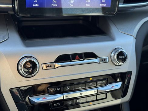 Used 2022 Ford Explorer XLT w/ Equipment Group 202A image 14