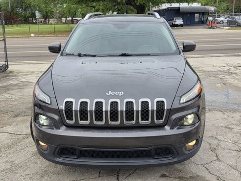 Used 2017 Jeep Cherokee Latitude w/ Safety/Convenience Group FWD image 2