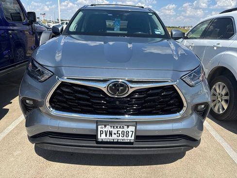 Used 2021 Toyota Highlander Limited FWD image 11