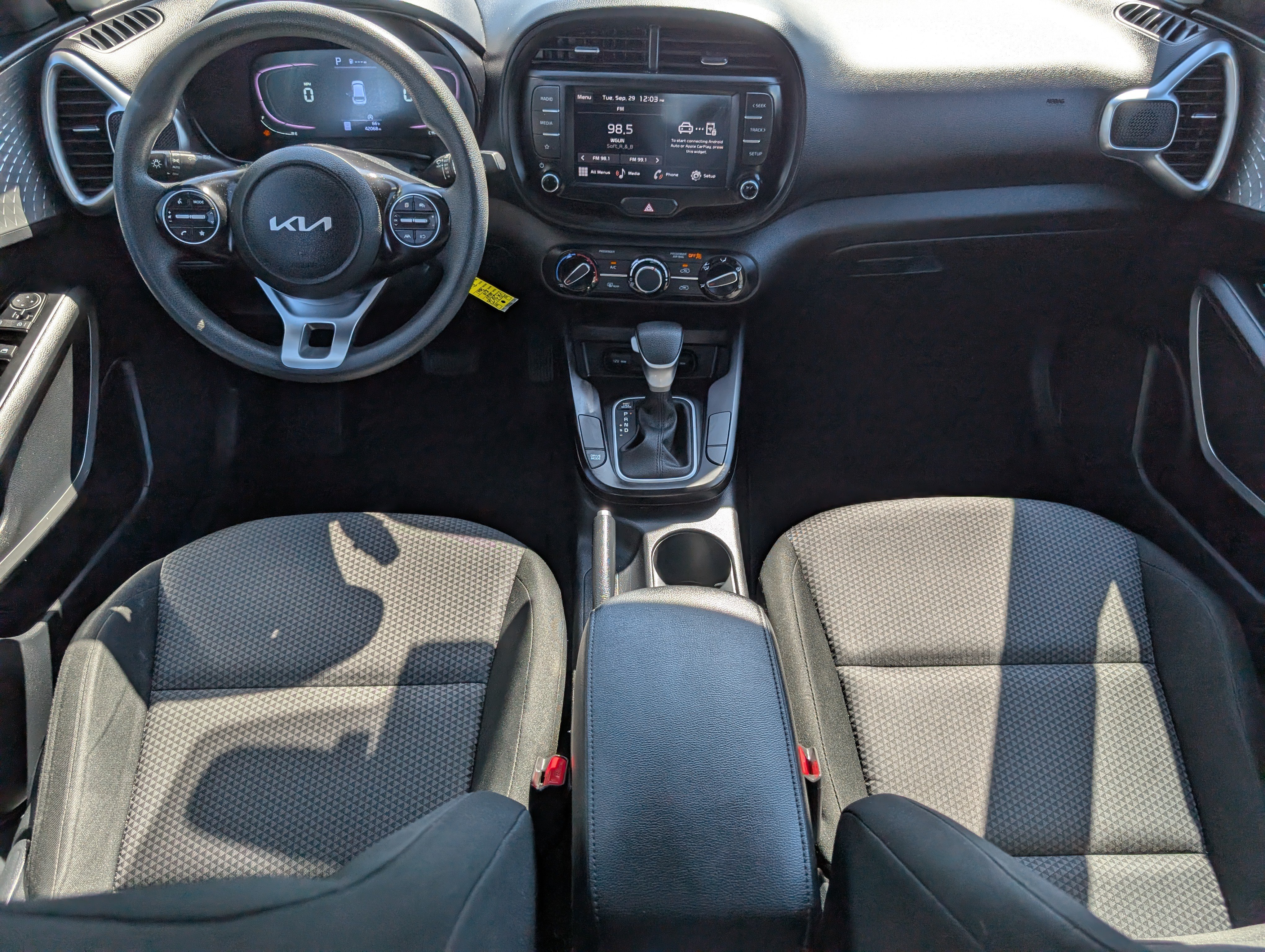 Used 2024 Kia Soul LX w/ Option Group 015 FWD image 5