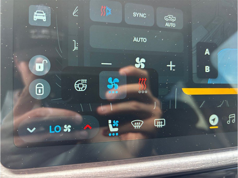Used 2022 Rivian R1T Adventure AWD/4WD image 30