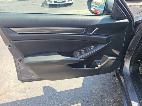 Used 2018 Honda Accord Sport image 11
