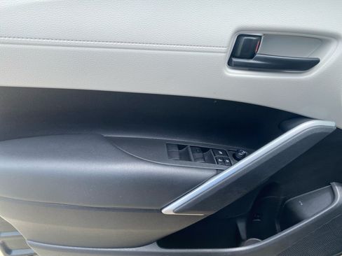 Used 2022 Toyota Corolla Cross L FWD image 36