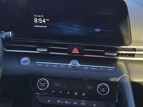 Used 2023 Hyundai Elantra SEL w/ Convenience Package image 11