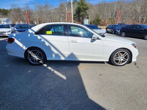Used 2015 Mercedes-Benz E 400 4MATIC Sedan image 4