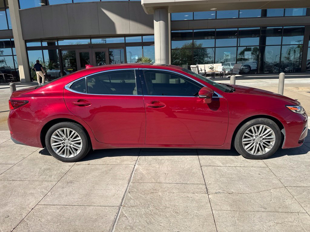 Used 2017 Lexus ES 350 w/ Premium Package FWD image 4