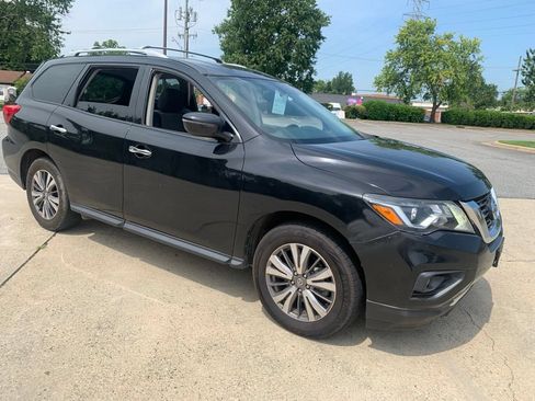Used 2020 Nissan Pathfinder SV FWD image 11