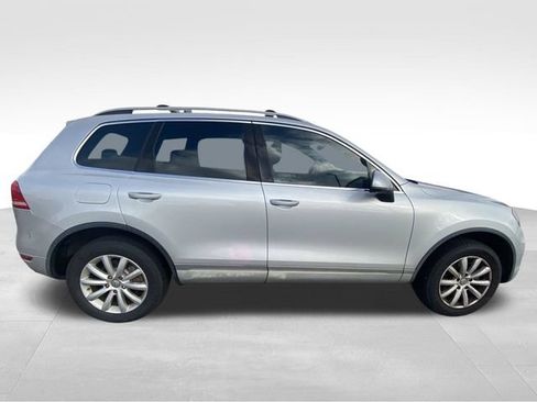 Used 2011 Volkswagen Touareg Sport AWD/4WD image 12