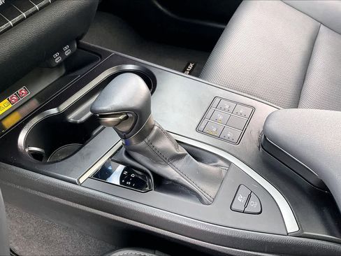 Used 2024 Lexus UX 250h F Sport image 17