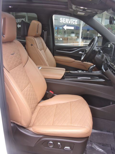 Used 2023 Cadillac Escalade ESV Premium Luxury w/ Performance Package AWD/4WD image 41