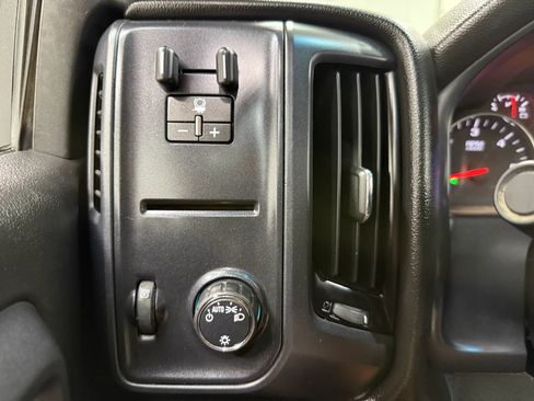 Used 2018 Chevrolet Silverado 1500 Custom w/ Custom Value Package AWD/4WD image 26