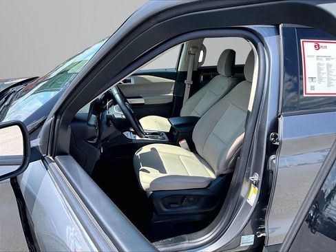 Used 2023 Ford Explorer XLT AWD/4WD image 26