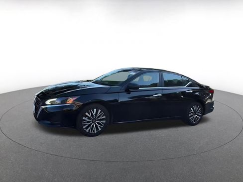 Used 2025 Nissan Altima 2.5 SV FWD image 8