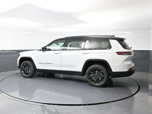 New 2025 Jeep Grand Cherokee L Limited w/ Trailer Tow Package image 11