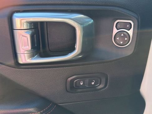 Used 2020 Jeep Gladiator Mojave AWD/4WD image 19