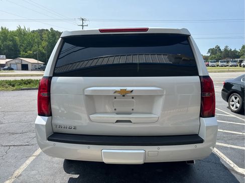 Used 2019 Chevrolet Tahoe LT w/ LT Signature Package RWD image 14